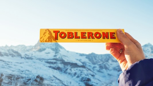 Nuovo packaging Toblerone: perché non c’è più il Cervino